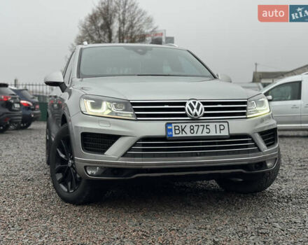 Сірий Фольксваген Туарег, об'ємом двигуна 3 л та пробігом 190 тис. км за 23800 $, фото 17 на Automoto.ua