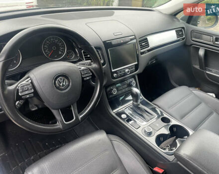 Серый Фольксваген Туарег, объемом двигателя 3 л и пробегом 278 тыс. км за 17500 $, фото 18 на Automoto.ua