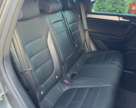 Сірий Фольксваген Туарег, об'ємом двигуна 2.97 л та пробігом 223 тис. км за 24600 $, фото 126 на Automoto.ua