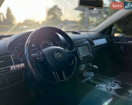 Серый Фольксваген Туарег, объемом двигателя 2.97 л и пробегом 274 тыс. км за 20500 $, фото 16 на Automoto.ua