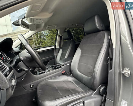 Сірий Фольксваген Туарег, об'ємом двигуна 3 л та пробігом 210 тис. км за 20800 $, фото 10 на Automoto.ua