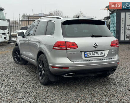 Сірий Фольксваген Туарег, об'ємом двигуна 3 л та пробігом 190 тис. км за 23800 $, фото 24 на Automoto.ua