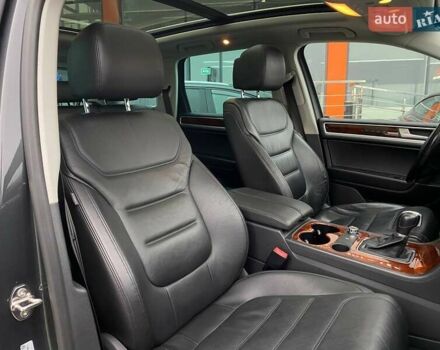 Сірий Фольксваген Туарег, об'ємом двигуна 2.97 л та пробігом 157 тис. км за 24300 $, фото 30 на Automoto.ua