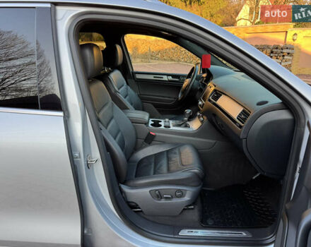 Серый Фольксваген Туарег, объемом двигателя 3 л и пробегом 250 тыс. км за 20500 $, фото 65 на Automoto.ua