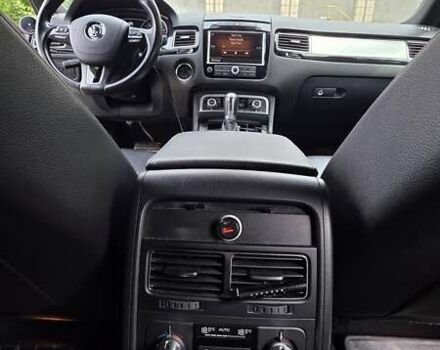 Серый Фольксваген Туарег, объемом двигателя 3 л и пробегом 275 тыс. км за 20500 $, фото 8 на Automoto.ua