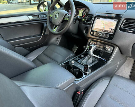 Сірий Фольксваген Туарег, об'ємом двигуна 2.97 л та пробігом 280 тис. км за 23000 $, фото 6 на Automoto.ua