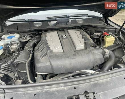 Серый Фольксваген Туарег, объемом двигателя 3 л и пробегом 278 тыс. км за 17500 $, фото 31 на Automoto.ua