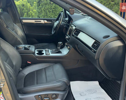 Сірий Фольксваген Туарег, об'ємом двигуна 2.97 л та пробігом 223 тис. км за 24600 $, фото 121 на Automoto.ua