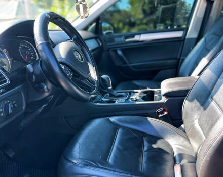 Сірий Фольксваген Туарег, об'ємом двигуна 3 л та пробігом 225 тис. км за 18500 $, фото 6 на Automoto.ua