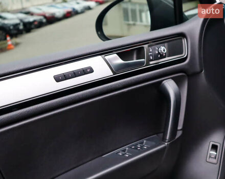 Серый Фольксваген Туарег, объемом двигателя 2.97 л и пробегом 142 тыс. км за 25500 $, фото 30 на Automoto.ua