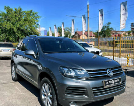 Сірий Фольксваген Туарег, об'ємом двигуна 3 л та пробігом 225 тис. км за 18500 $, фото 2 на Automoto.ua