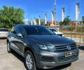 Сірий Фольксваген Туарег, об'ємом двигуна 3 л та пробігом 225 тис. км за 18500 $, фото 2 на Automoto.ua