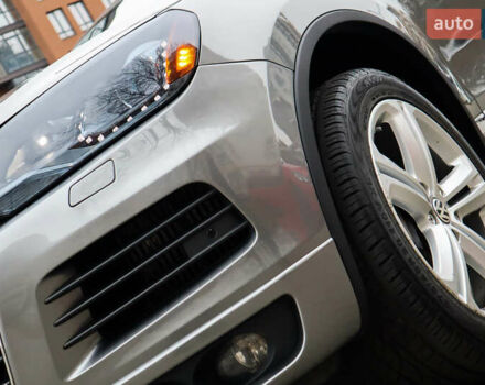 Серый Фольксваген Туарег, объемом двигателя 2.97 л и пробегом 142 тыс. км за 25500 $, фото 9 на Automoto.ua