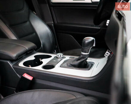 Серый Фольксваген Туарег, объемом двигателя 2.97 л и пробегом 142 тыс. км за 25500 $, фото 48 на Automoto.ua