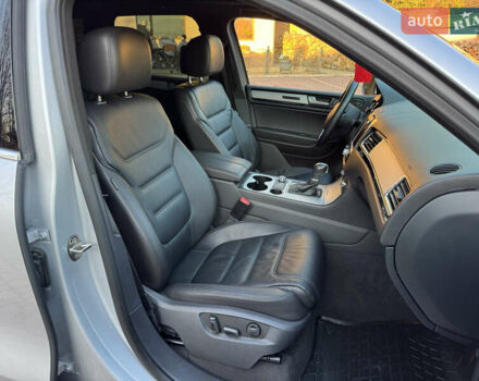 Серый Фольксваген Туарег, объемом двигателя 3 л и пробегом 250 тыс. км за 20500 $, фото 67 на Automoto.ua