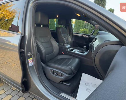 Сірий Фольксваген Туарег, об'ємом двигуна 2.97 л та пробігом 223 тис. км за 24600 $, фото 124 на Automoto.ua