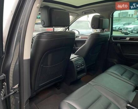 Сірий Фольксваген Туарег, об'ємом двигуна 2.97 л та пробігом 157 тис. км за 24300 $, фото 26 на Automoto.ua