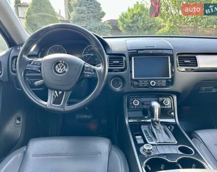 Серый Фольксваген Туарег, объемом двигателя 3 л и пробегом 228 тыс. км за 19999 $, фото 29 на Automoto.ua