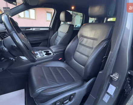 Сірий Фольксваген Туарег, об'ємом двигуна 2.97 л та пробігом 223 тис. км за 24600 $, фото 64 на Automoto.ua