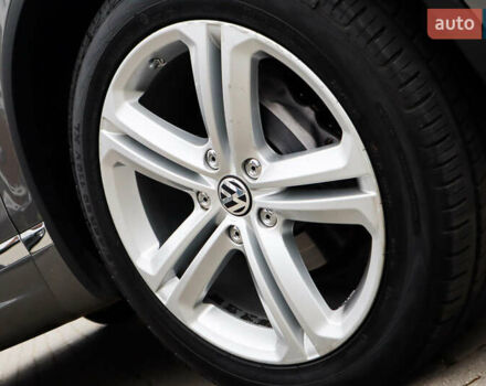 Серый Фольксваген Туарег, объемом двигателя 2.97 л и пробегом 142 тыс. км за 25500 $, фото 19 на Automoto.ua