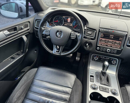 Сірий Фольксваген Туарег, об'ємом двигуна 3 л та пробігом 190 тис. км за 23800 $, фото 36 на Automoto.ua