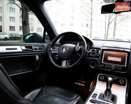 Серый Фольксваген Туарег, объемом двигателя 2.97 л и пробегом 142 тыс. км за 25500 $, фото 39 на Automoto.ua