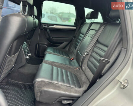 Сірий Фольксваген Туарег, об'ємом двигуна 3 л та пробігом 190 тис. км за 23800 $, фото 46 на Automoto.ua