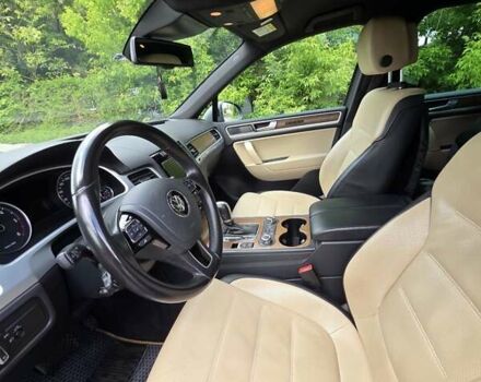 Серый Фольксваген Туарег, объемом двигателя 2.97 л и пробегом 292 тыс. км за 23000 $, фото 21 на Automoto.ua