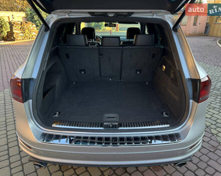 Серый Фольксваген Туарег, объемом двигателя 3 л и пробегом 250 тыс. км за 20500 $, фото 58 на Automoto.ua