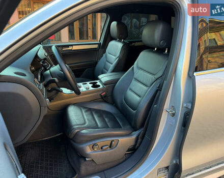 Серый Фольксваген Туарег, объемом двигателя 3 л и пробегом 250 тыс. км за 20500 $, фото 38 на Automoto.ua