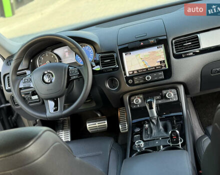 Сірий Фольксваген Туарег, об'ємом двигуна 2.97 л та пробігом 280 тис. км за 23000 $, фото 26 на Automoto.ua