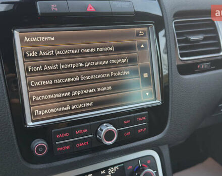 Сірий Фольксваген Туарег, об'ємом двигуна 2.97 л та пробігом 223 тис. км за 24600 $, фото 141 на Automoto.ua