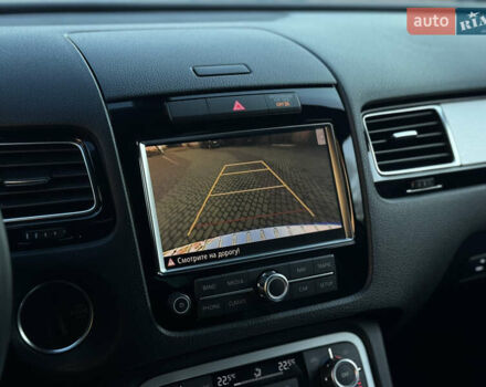 Серый Фольксваген Туарег, объемом двигателя 3 л и пробегом 250 тыс. км за 20500 $, фото 52 на Automoto.ua