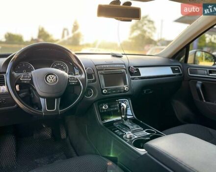 Серый Фольксваген Туарег, объемом двигателя 2.97 л и пробегом 274 тыс. км за 20500 $, фото 17 на Automoto.ua