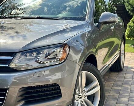 Серый Фольксваген Туарег, объемом двигателя 3 л и пробегом 228 тыс. км за 19999 $, фото 4 на Automoto.ua