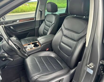 Сірий Фольксваген Туарег, об'ємом двигуна 3 л та пробігом 82 тис. км за 3900 $, фото 8 на Automoto.ua