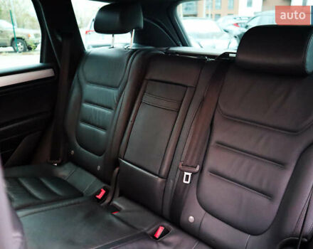 Серый Фольксваген Туарег, объемом двигателя 2.97 л и пробегом 142 тыс. км за 25500 $, фото 37 на Automoto.ua