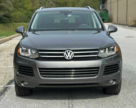 Серый Фольксваген Туарег, объемом двигателя 3.6 л и пробегом 83 тыс. км за 10000 $, фото 1 на Automoto.ua