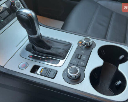 Сірий Фольксваген Туарег, об'ємом двигуна 2.97 л та пробігом 223 тис. км за 24600 $, фото 72 на Automoto.ua