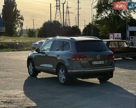 Серый Фольксваген Туарег, объемом двигателя 2.97 л и пробегом 274 тыс. км за 20500 $, фото 5 на Automoto.ua