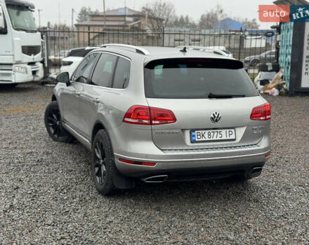 Сірий Фольксваген Туарег, об'ємом двигуна 3 л та пробігом 190 тис. км за 23800 $, фото 12 на Automoto.ua