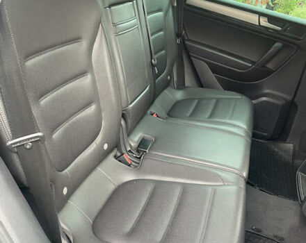 Серый Фольксваген Туарег, объемом двигателя 3 л и пробегом 278 тыс. км за 17500 $, фото 24 на Automoto.ua