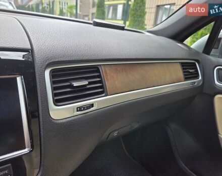 Серый Фольксваген Туарег, объемом двигателя 2.97 л и пробегом 292 тыс. км за 23000 $, фото 28 на Automoto.ua