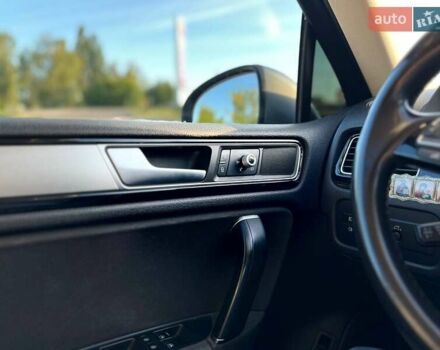 Серый Фольксваген Туарег, объемом двигателя 2.97 л и пробегом 274 тыс. км за 20500 $, фото 21 на Automoto.ua