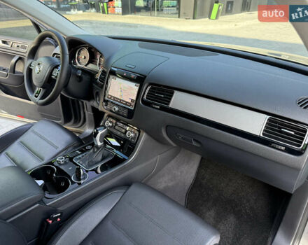 Сірий Фольксваген Туарег, об'ємом двигуна 2.97 л та пробігом 280 тис. км за 23000 $, фото 34 на Automoto.ua