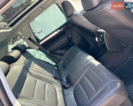 Серый Фольксваген Туарег, объемом двигателя 3 л и пробегом 228 тыс. км за 19999 $, фото 21 на Automoto.ua