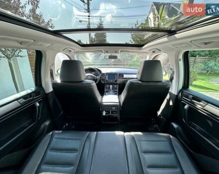 Серый Фольксваген Туарег, объемом двигателя 3 л и пробегом 228 тыс. км за 19999 $, фото 20 на Automoto.ua