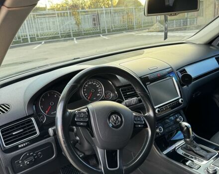 Серый Фольксваген Туарег, объемом двигателя 3 л и пробегом 200 тыс. км за 23500 $, фото 17 на Automoto.ua