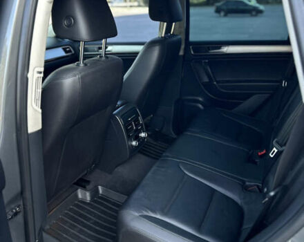 Сірий Фольксваген Туарег, об'ємом двигуна 2.97 л та пробігом 220 тис. км за 21400 $, фото 12 на Automoto.ua