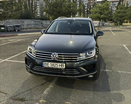 Серый Фольксваген Туарег, объемом двигателя 2.97 л и пробегом 186 тыс. км за 23500 $, фото 1 на Automoto.ua